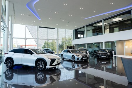 LEXUS NAJLEPIEJ OCENIANĄ MARKĄ MOTORYZACYJNĄ. SPRAWDZONO PONAD 8 MILIONÓW OPINII W GOOGLE