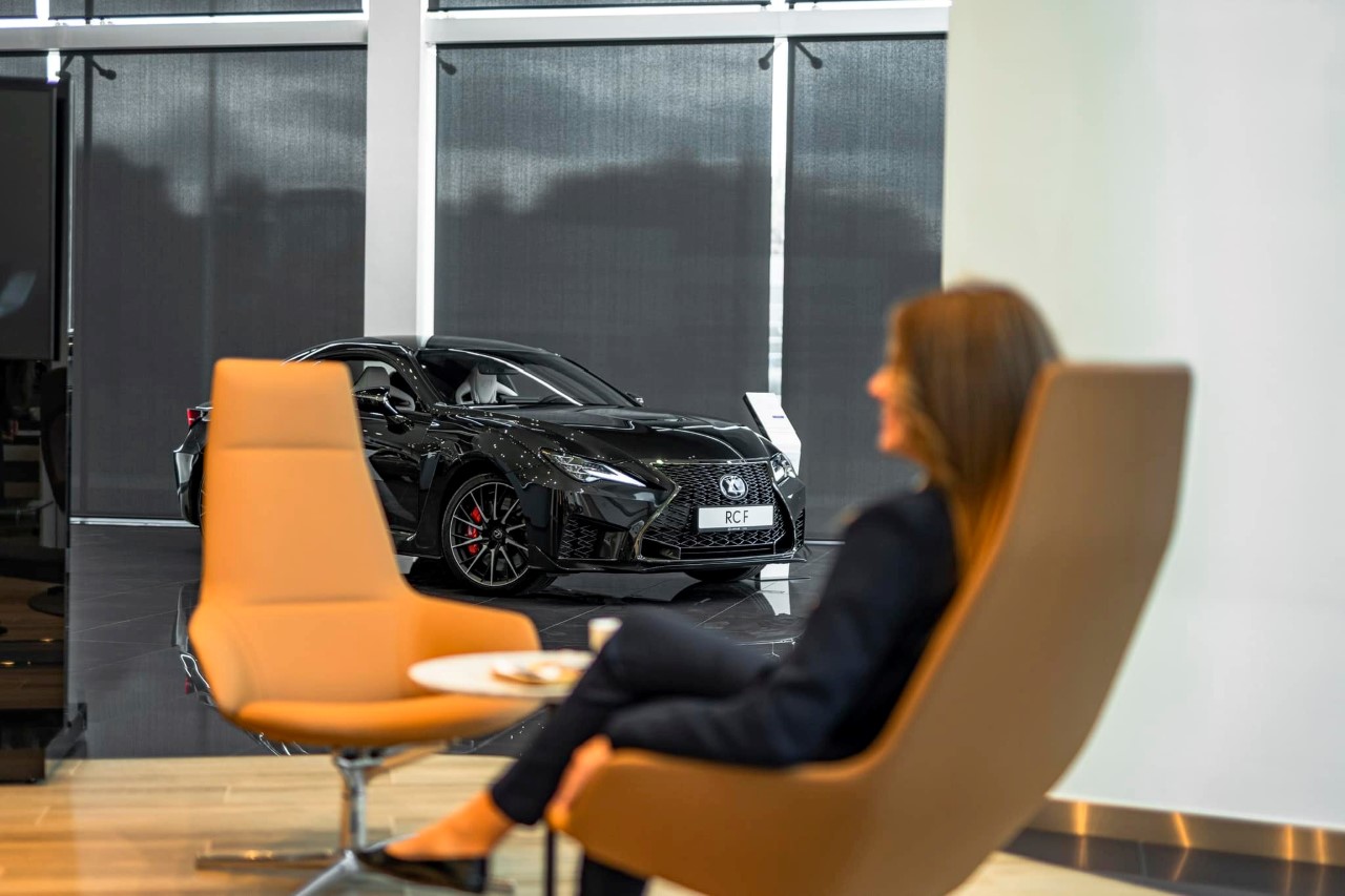 LEXUS NAJLEPIEJ OCENIANĄ MARKĄ MOTORYZACYJNĄ. SPRAWDZONO PONAD 8 MILIONÓW OPINII W GOOGLE