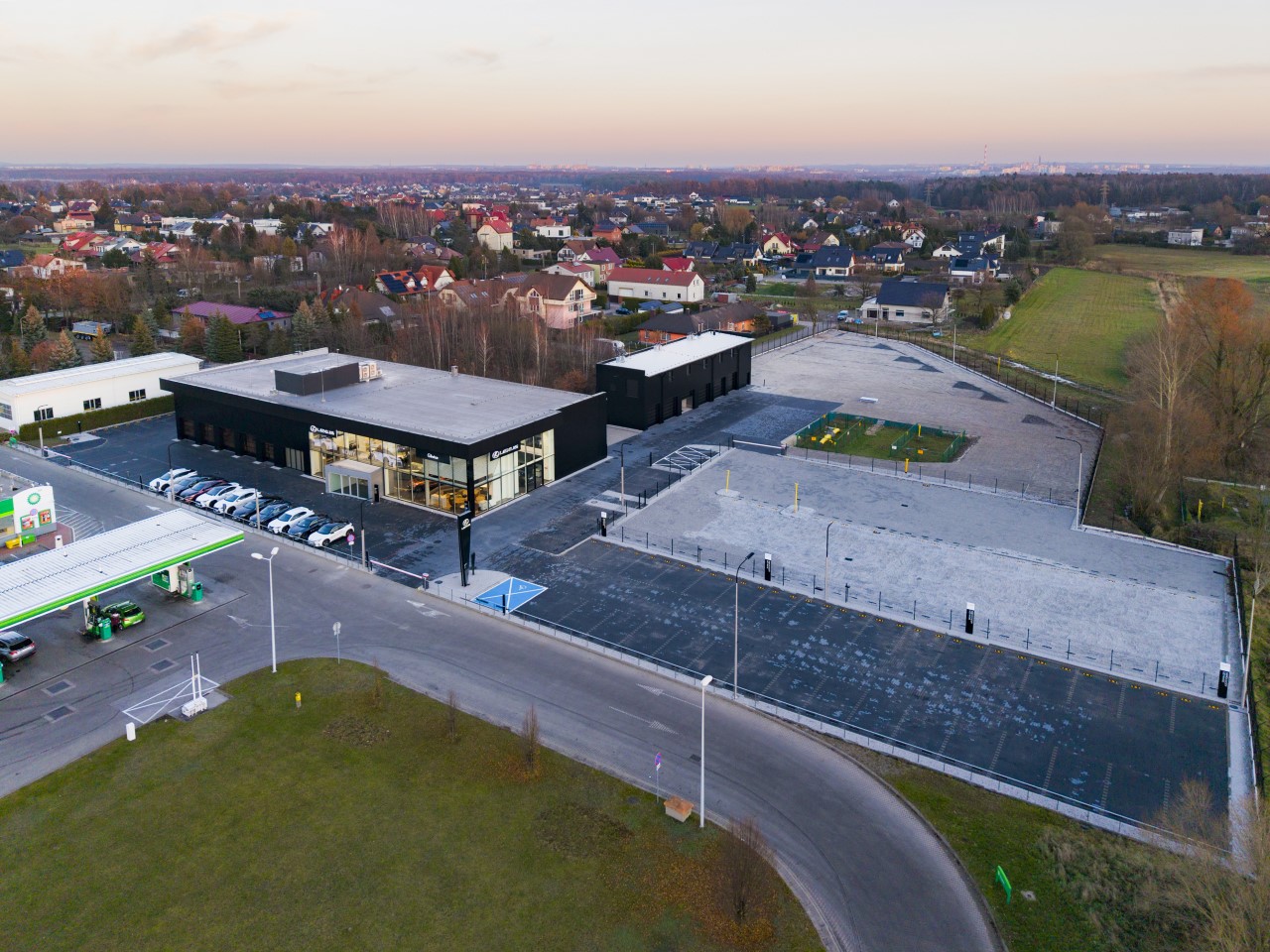 LEXUS POSZERZA POLSKĄ SIEĆ SPRZEDAŻY. NOWY SALON W GLIWICACH