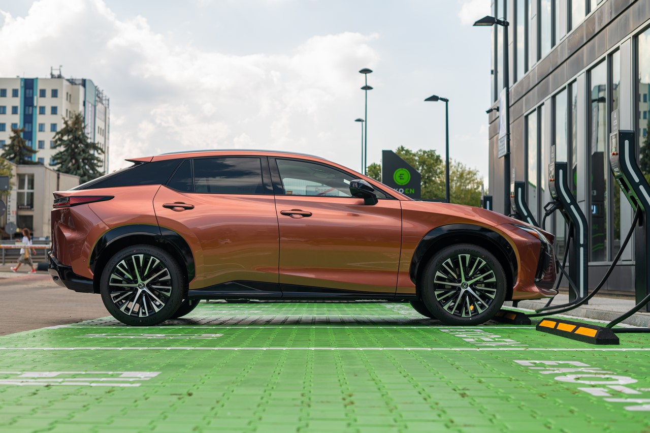 LEXUS CHARGING NETWORK – PONAD 7,5 TYSIĄCA PUNKTÓW ŁADOWANIA W POLSCE W JEDNEJ USŁUDZE 