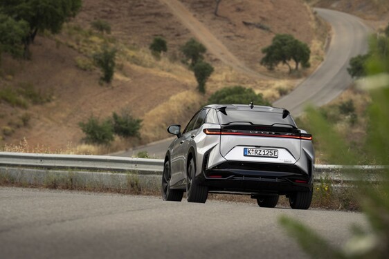 Lexus RZ 2025