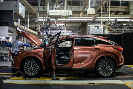 35 LAT LEXUSA W KANADZIE. WAŻNY RYNEK DLA MARKI I PIERWSZA FABRYKA POZA JAPONIĄ