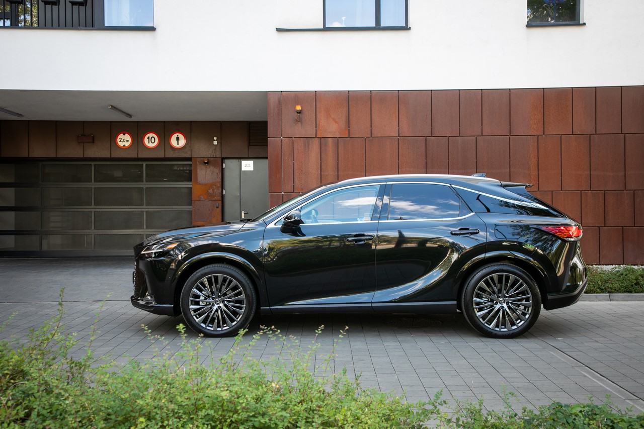 KWARTAŁ WZROSTÓW LEXUSA W POLSCE I 14,8% UDZIAŁU W RYNKU PREMIUM. TO MARKA NR 1 WŚRÓD OSÓB PRYWATNYCH