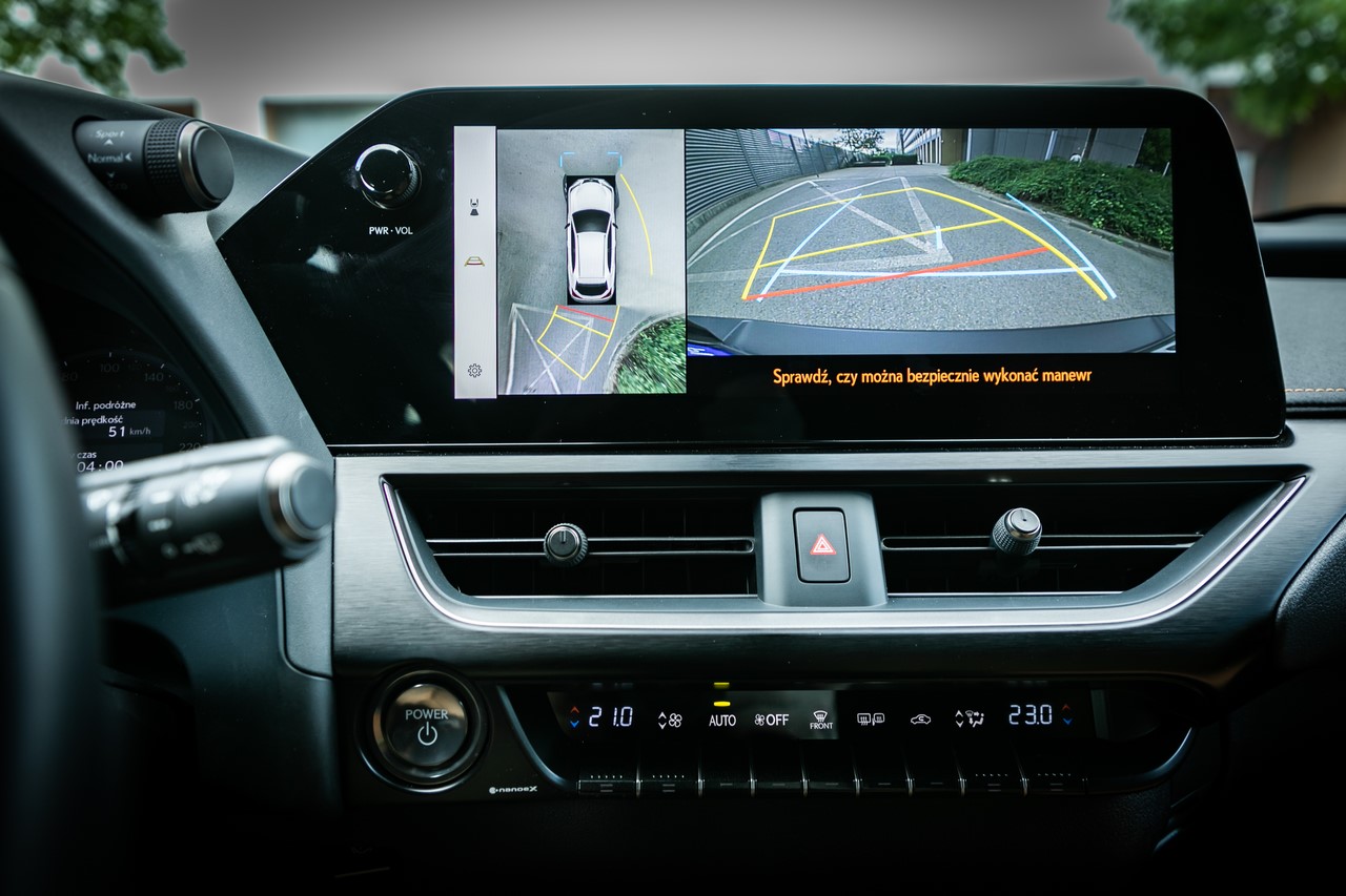 LEXUS SPRZEDAŁ W POLSCE JUŻ 10 000 EGZEMPLARZY MODELU UX