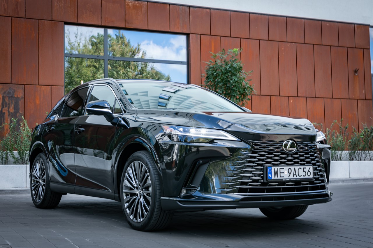 LEXUS RX OD 1990 ZŁ NETTO MIESIĘCZNIE W KINTO ONE. NISKA DOPŁATA DO HYBRYDY PLUG-IN
