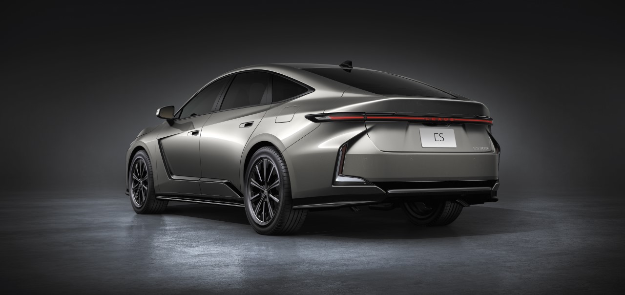 NOWY LEXUS ES. WYJĄTKOWY DESIGN SEDANA. ELEGANCJA I KOMFORT NA WYŻSZYM POZIOMIE 