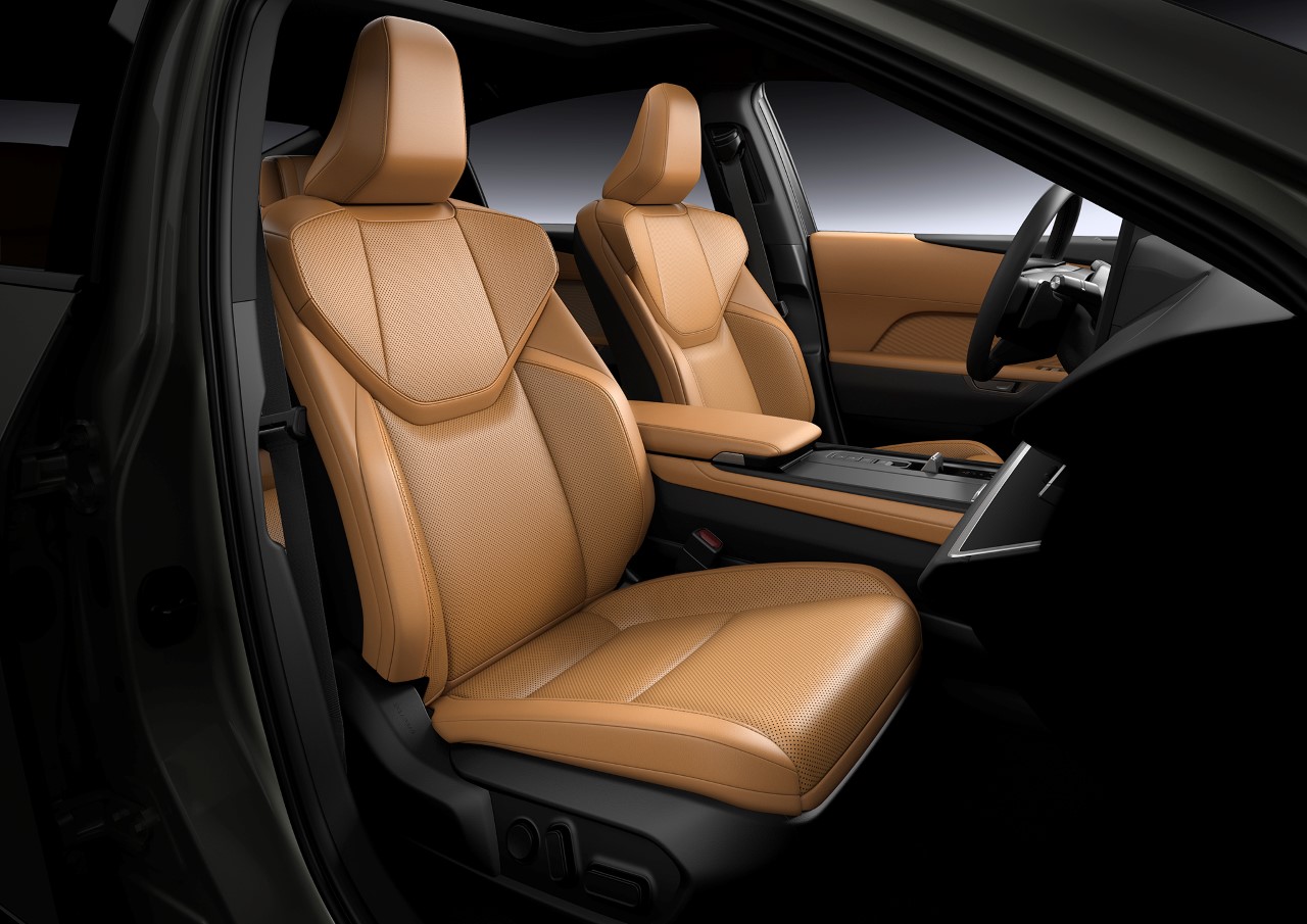 NOWY LEXUS ES. WYJĄTKOWY DESIGN SEDANA. ELEGANCJA I KOMFORT NA WYŻSZYM POZIOMIE 