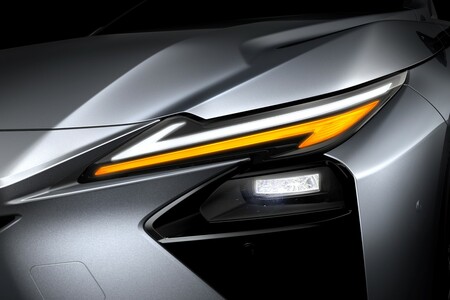 NOWY LEXUS ES. WYJĄTKOWY DESIGN SEDANA. ELEGANCJA I KOMFORT NA WYŻSZYM POZIOMIE 