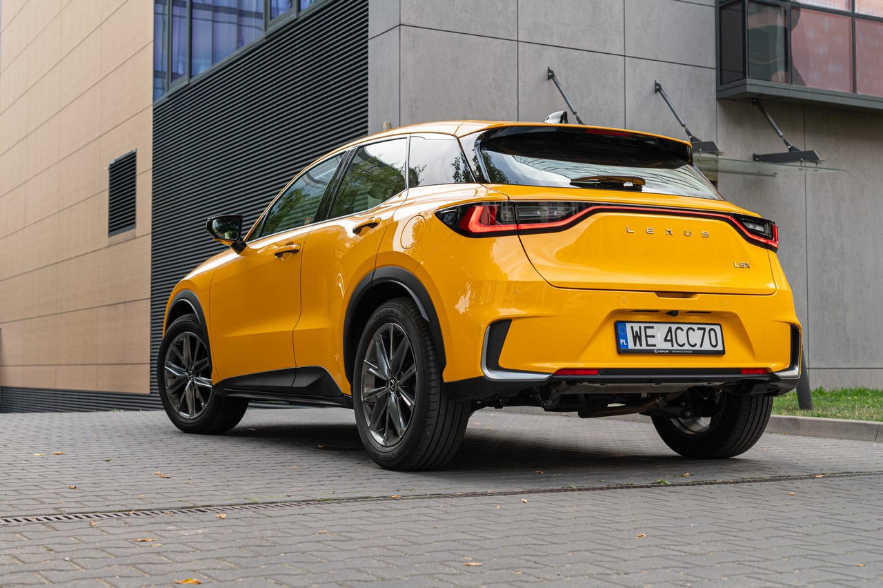 LEXUS LBX Z DARMOWYM PAKIETEM COMFORT. WARUNKIEM JEST ZAKUP KÓŁ ZIMOWYCH