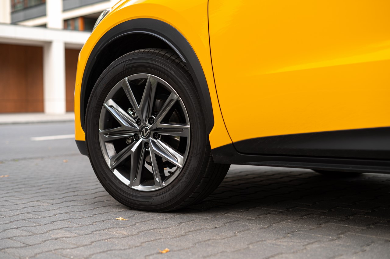 LEXUS LBX Z DARMOWYM PAKIETEM COMFORT. WARUNKIEM JEST ZAKUP KÓŁ ZIMOWYCH