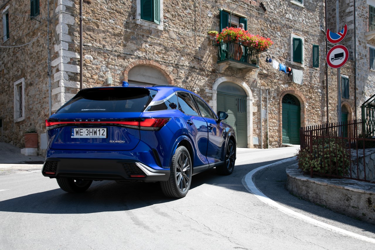 LEXUS RX W NOWEJ OFERCIE SPECJALNEJ JUŻ OD 299 100 ZŁ. ATRAKCYJNY LEASING 103%