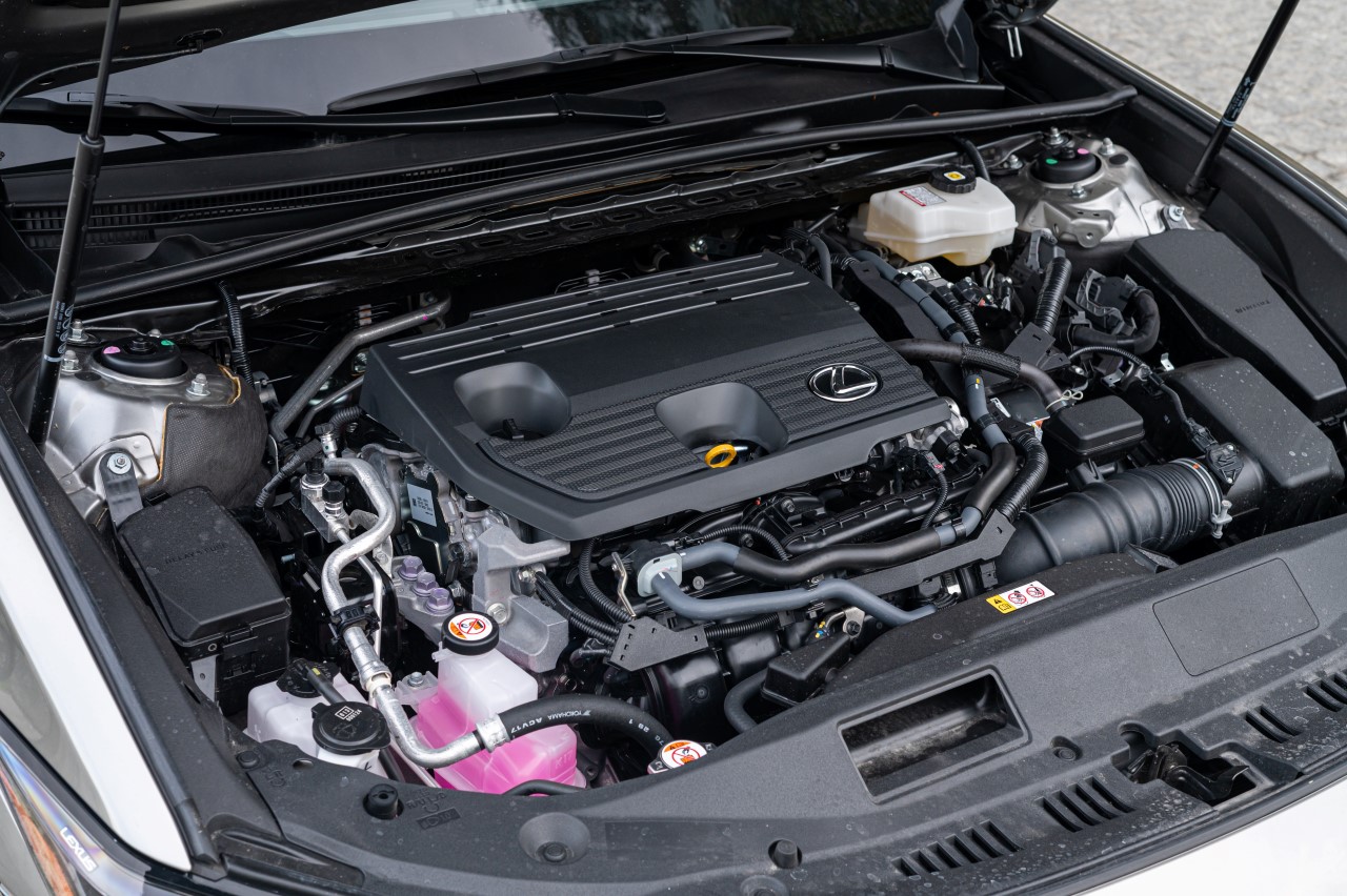 LEXUS ES NAJLEPSZĄ HYBRYDĄ KLASY PREMIUM WEDŁUG ISEECARS