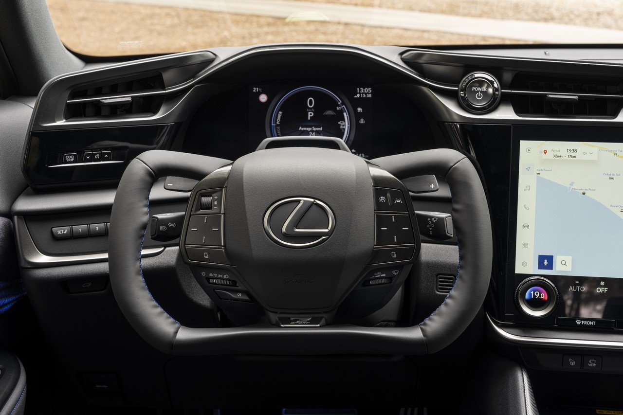NOWY LEXUS RZ. WIĘCEJ MOCY, WYDAJNIEJSZY NAPĘD, JESZCZE LEPSZE PROWADZENIE