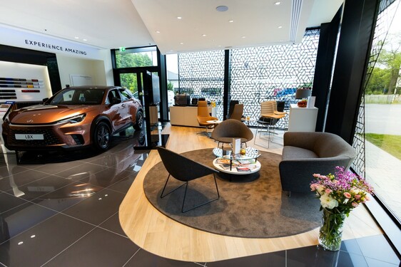 NOWY SALON LEXUSA W PŁOCKU