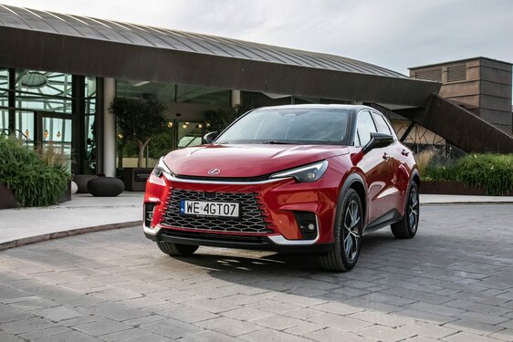 PÓŁROCZE WZROSTÓW LEXUSA. MARKA Z 12-PROCENTOWYM UDZIAŁEM W KLASIE PREMIUM