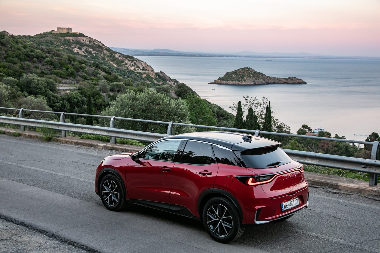 LEXUS LBX TO NAJLEPSZY HYBRYDOWY SUV W ECOCAR ELECTRIFIED TOP 50 AWARDS