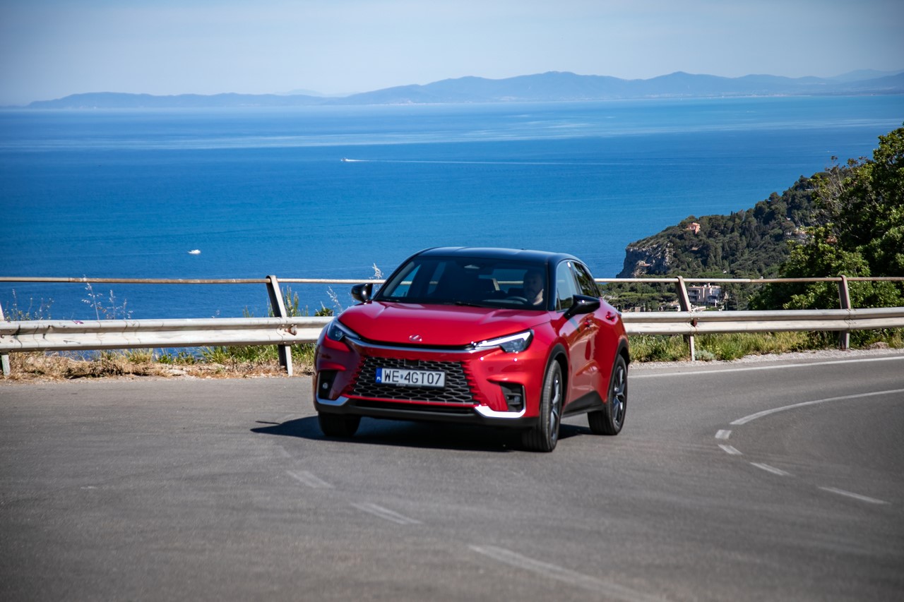 LEXUS LBX TO NAJLEPSZY HYBRYDOWY SUV W ECOCAR ELECTRIFIED TOP 50 AWARDS