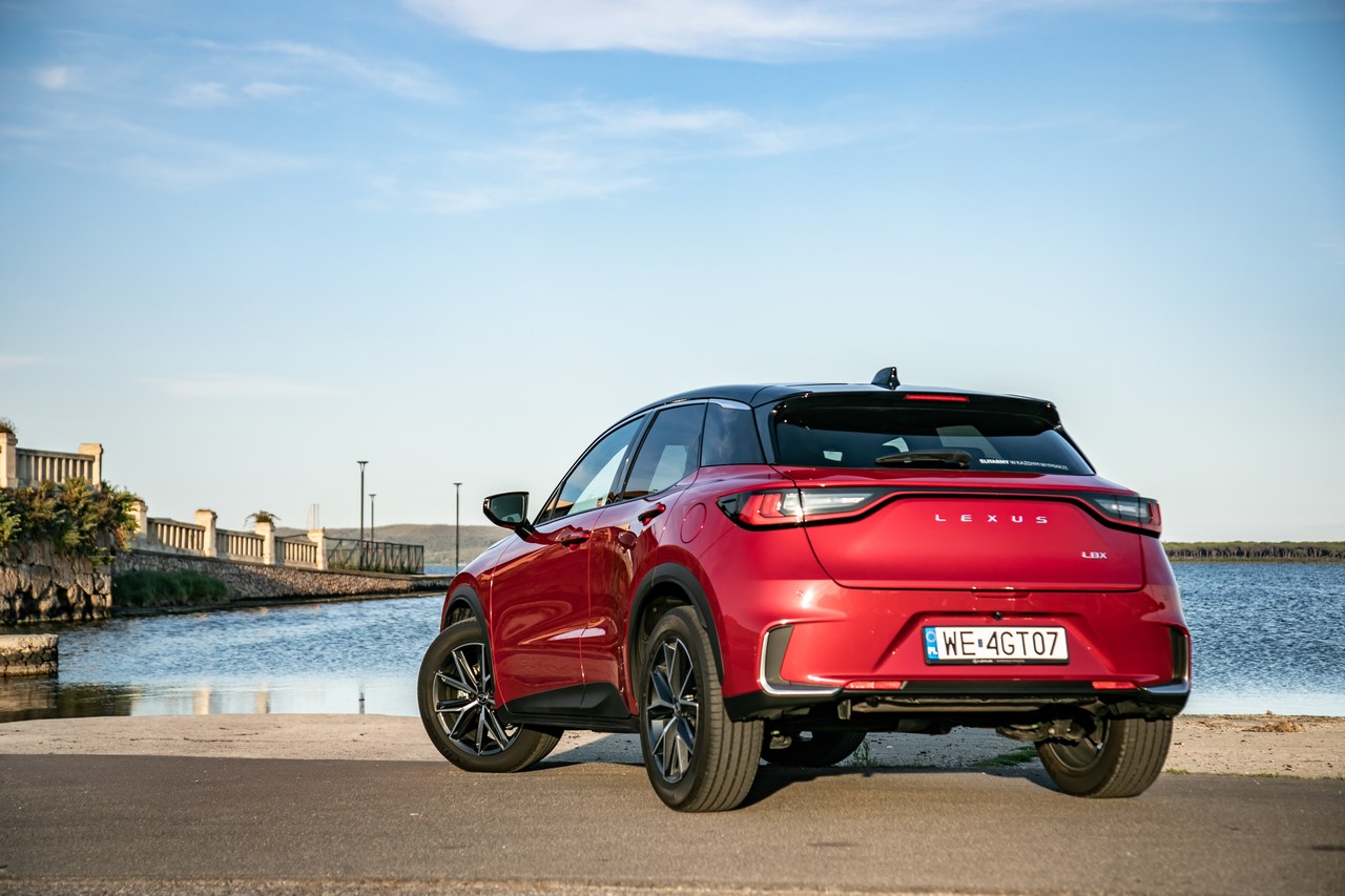 LEXUS LBX TO NAJLEPSZY HYBRYDOWY SUV W ECOCAR ELECTRIFIED TOP 50 AWARDS