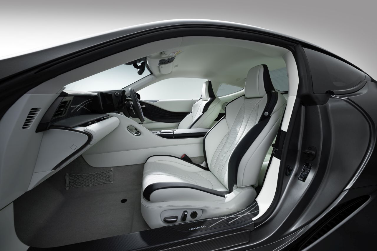 LEXUS LC 500 PINNACLE. KOLEKCJONERSKA WERSJA SPECJALNA DLA JAPONII