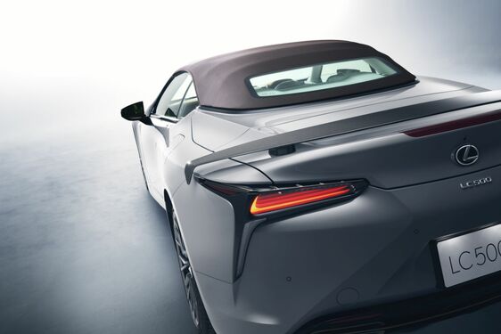 LC 500 i LC 500 Convertible Pinnacle