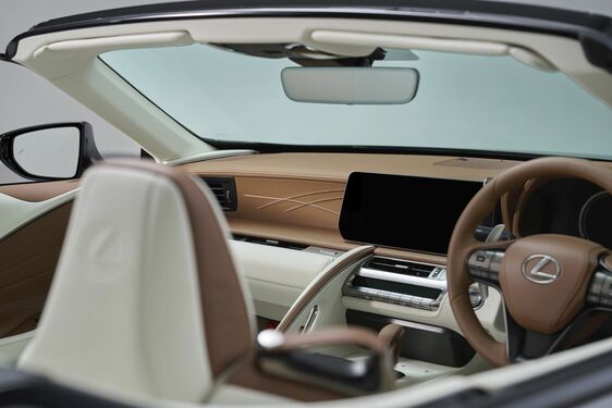 LC 500 i LC 500 Convertible Pinnacle