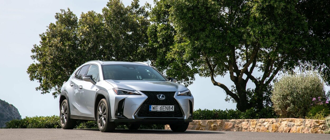 NX I UX WŚRÓD NAJBARDZIEJ WYDAJNYCH HYBRYDOWYCH SUV-ÓW NA RYNKU. TO JEDYNE WYRÓŻNIONE MODELE KLASY PREMIUM