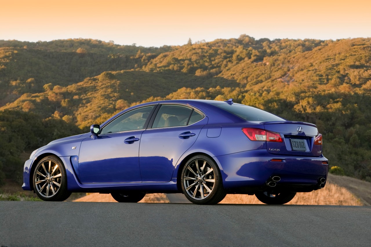 KULTOWE LEXUSY Z LINII F Z SILNIKIEM V8. WYJĄTKOWE MODELE ŁĄCZĄCE KLASĘ PREMIUM ZE SPORTEM