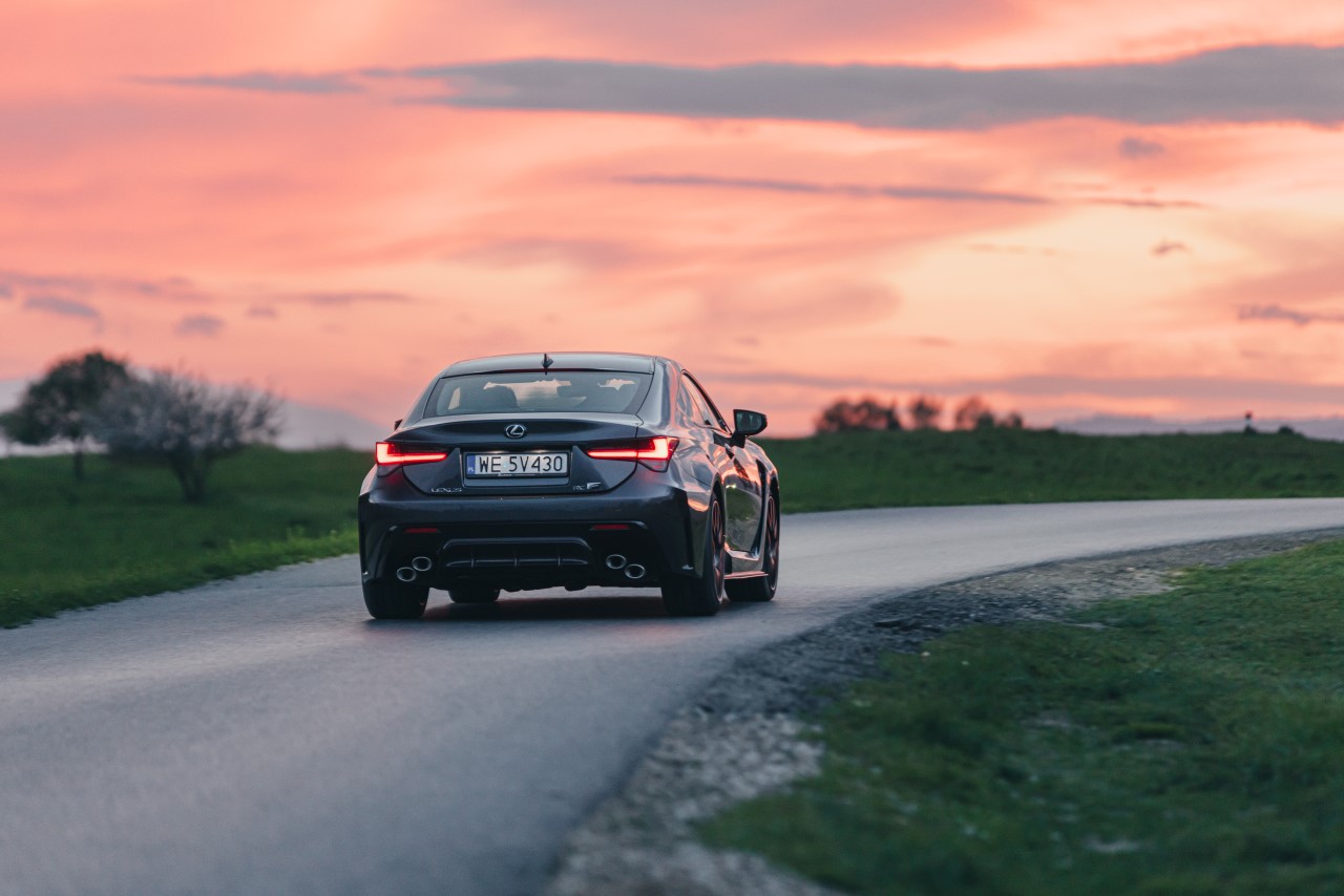 KULTOWE LEXUSY Z LINII F Z SILNIKIEM V8. WYJĄTKOWE MODELE ŁĄCZĄCE KLASĘ PREMIUM ZE SPORTEM