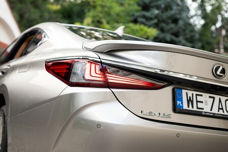 ES, LBX I NX ZE WZROSTEM LICZBY ZAREJESTROWANYCH AUT. LEXUS UMACNIA POZYCJĘ W KLASIE PREMIUM
