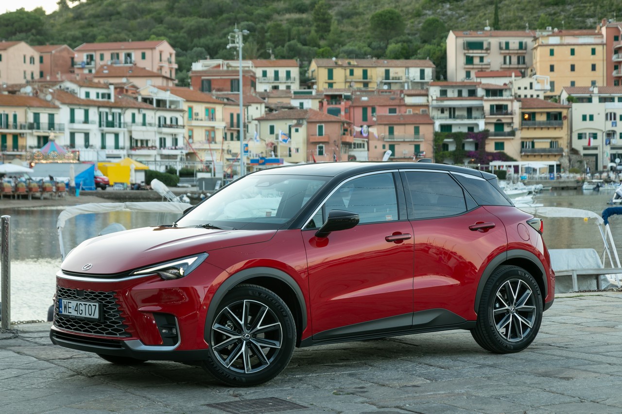 BUSINESS WEEK W SALONACH LEXUSA. ATRAKCYJNE CENY I ELASTYCZNE FINANSOWANIE Z NISKIMI RATAMI