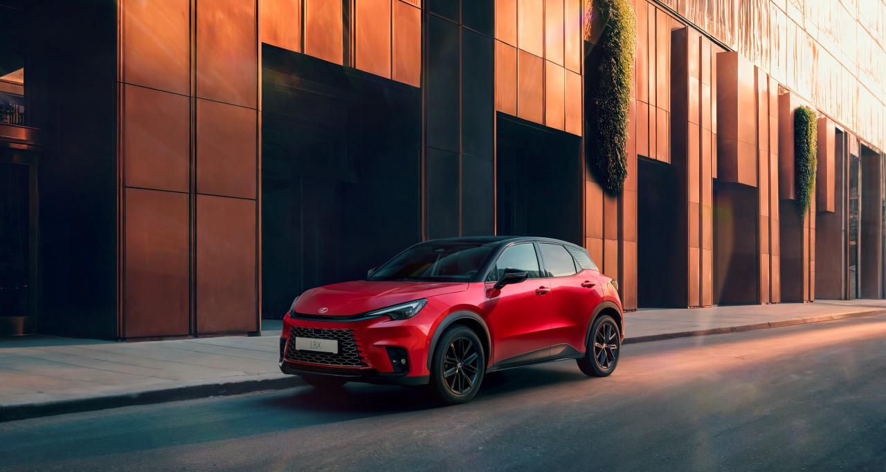 LEXUS LBX W LIMITOWANEJ WERSJI VIBRANT EDITION OD 174 000 ZŁ