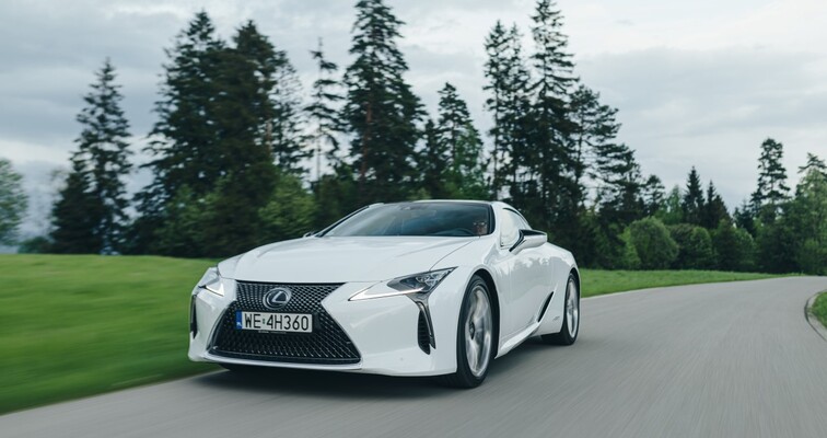20 LAT HYBRYDY W LEXUSIE. PRZEŁOMOWE ROZWIĄZANIA W OSZCZĘDNYM I NIEZAWODNYM NAPĘDZIE