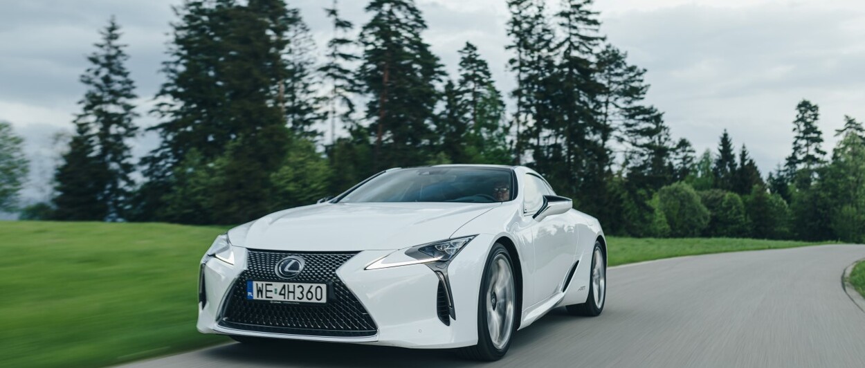 20 LAT HYBRYDY W LEXUSIE. PRZEŁOMOWE ROZWIĄZANIA W OSZCZĘDNYM I NIEZAWODNYM NAPĘDZIE