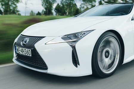 20 LAT HYBRYDY W LEXUSIE. PRZEŁOMOWE ROZWIĄZANIA W OSZCZĘDNYM I NIEZAWODNYM NAPĘDZIE