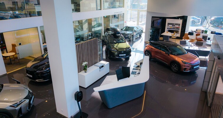 LEXUS ZWYCIĘZCĄ WIELKIEGO TESTU SALONÓW AUTO ŚWIATA WŚRÓD MAREK PREMIUM