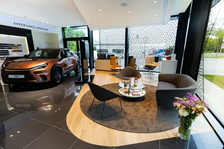 LEXUS ZWYCIĘZCĄ WIELKIEGO TESTU SALONÓW AUTO ŚWIATA WŚRÓD MAREK PREMIUM