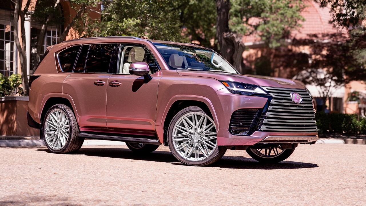 GLAM LX. SUV LEXUSA PRZEROBIONY NA STUDIO BEAUTY DLA GOŚCI VIP