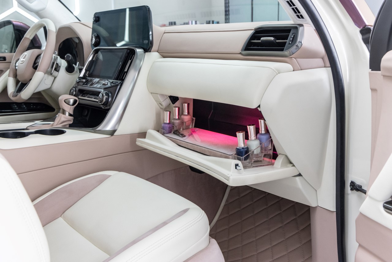 GLAM LX. SUV LEXUSA PRZEROBIONY NA STUDIO BEAUTY DLA GOŚCI VIP