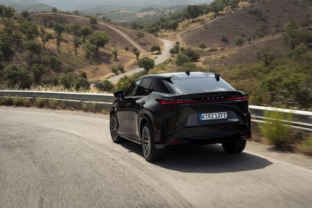 NOWY LEXUS RZ OD 237 800 ZŁ. TRZY ELEKTRYCZNE NAPĘDY I CZTERY WERSJE WYPOSAŻENIA