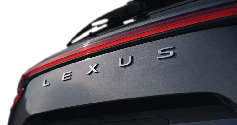 BLISKO 60% WŁAŚCICIELI SUV-ÓW LEXUSA WYBIERA MARKĘ PONOWNIE