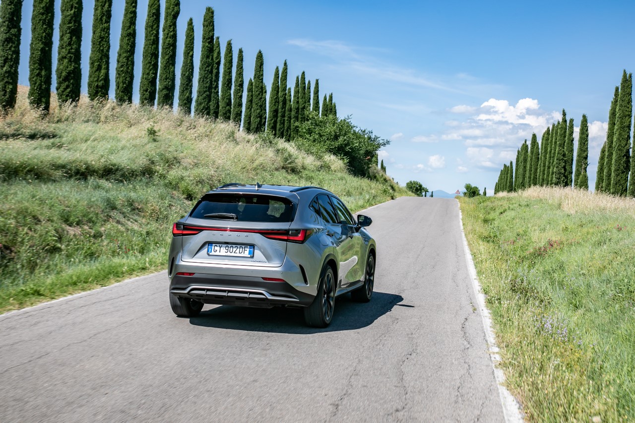 BLISKO 60% WŁAŚCICIELI SUV-ÓW LEXUSA WYBIERA MARKĘ PONOWNIE