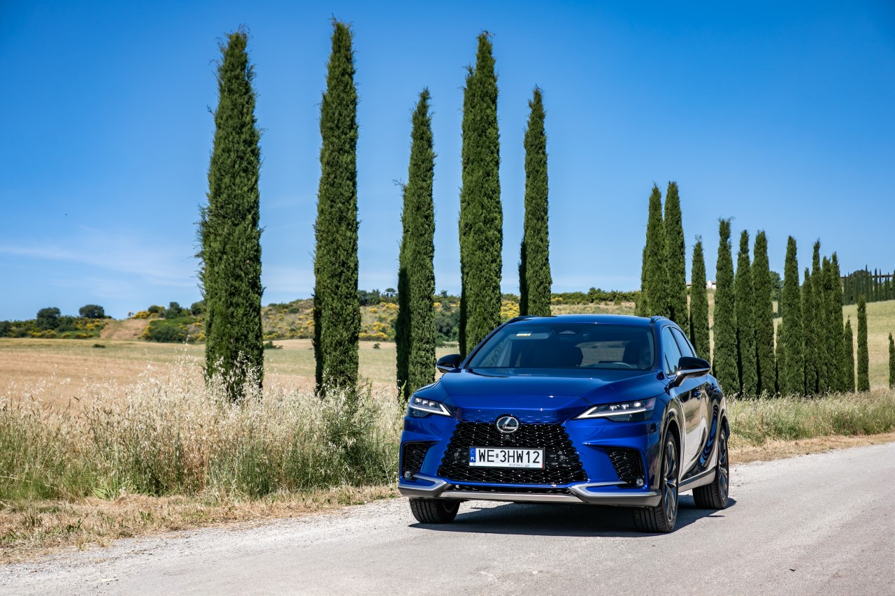 BLISKO 60% WŁAŚCICIELI SUV-ÓW LEXUSA WYBIERA MARKĘ PONOWNIE