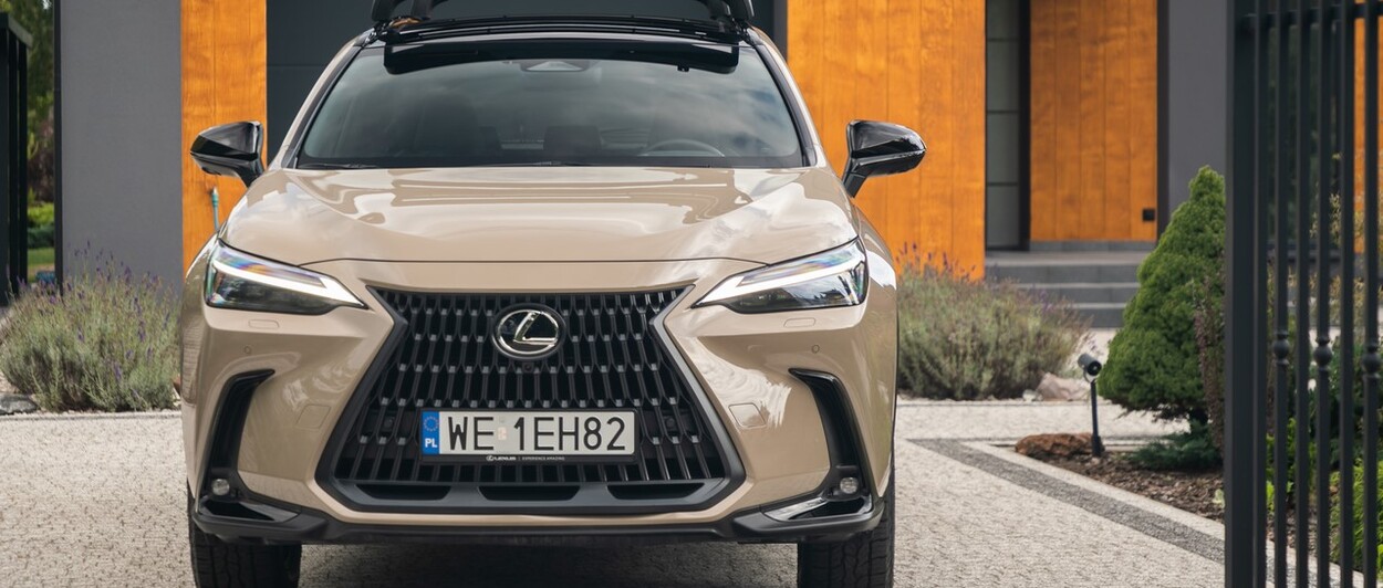 LEXUS Z 11,43% UDZIAŁEM W RYNKU PREMIUM. LBX i ES LIDERAMI SWOICH SEGMENTÓW