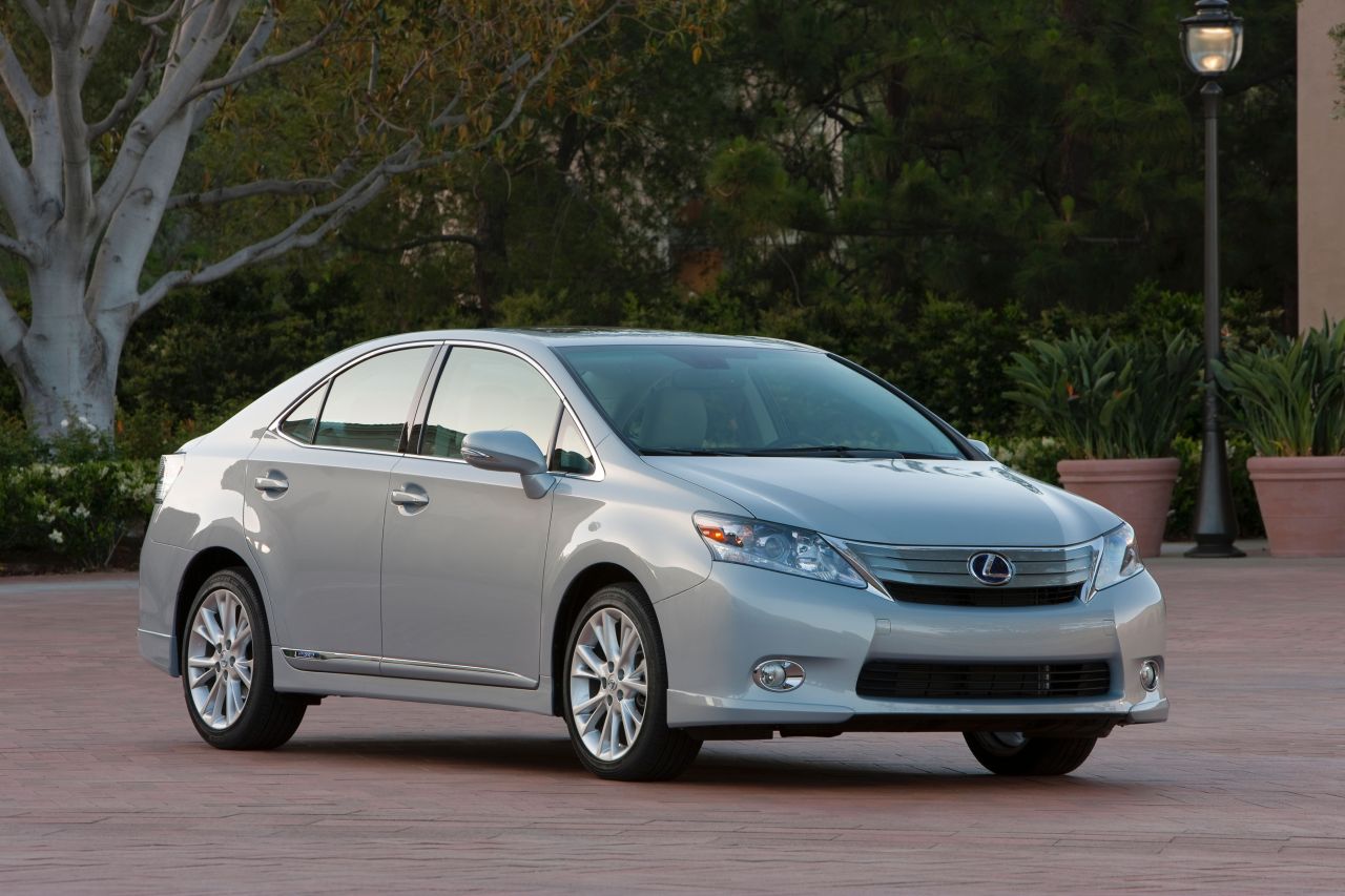 NIEZNANY W EUROPIE LEXUS HS. TO PIERWSZY WYŁĄCZNIE HYBRYDOWY MODEL MARKI