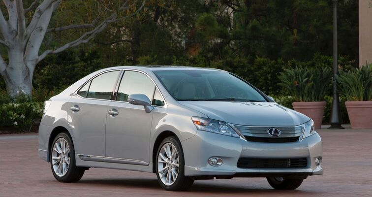 NIEZNANY W EUROPIE LEXUS HS. TO PIERWSZY WYŁĄCZNIE HYBRYDOWY MODEL MARKI