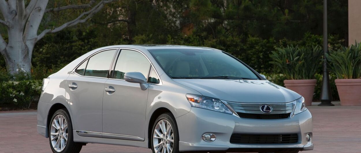 NIEZNANY W EUROPIE LEXUS HS. TO PIERWSZY WYŁĄCZNIE HYBRYDOWY MODEL MARKI