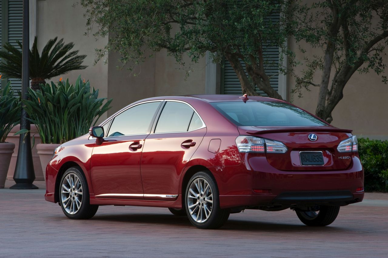 NIEZNANY W EUROPIE LEXUS HS. TO PIERWSZY WYŁĄCZNIE HYBRYDOWY MODEL MARKI