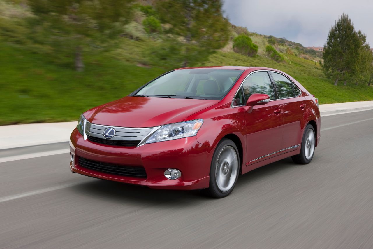 NIEZNANY W EUROPIE LEXUS HS. TO PIERWSZY WYŁĄCZNIE HYBRYDOWY MODEL MARKI