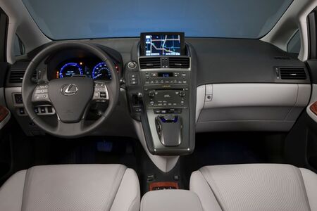 NIEZNANY W EUROPIE LEXUS HS. TO PIERWSZY WYŁĄCZNIE HYBRYDOWY MODEL MARKI