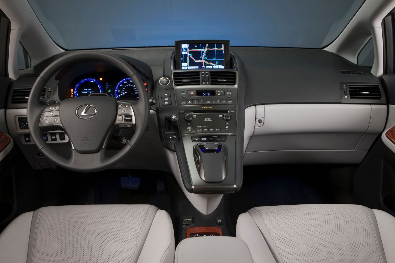 NIEZNANY W EUROPIE LEXUS HS. TO PIERWSZY WYŁĄCZNIE HYBRYDOWY MODEL MARKI